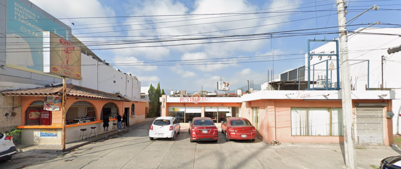 Fachada de Karin Restaurant en la Av. Abraham Lincoln